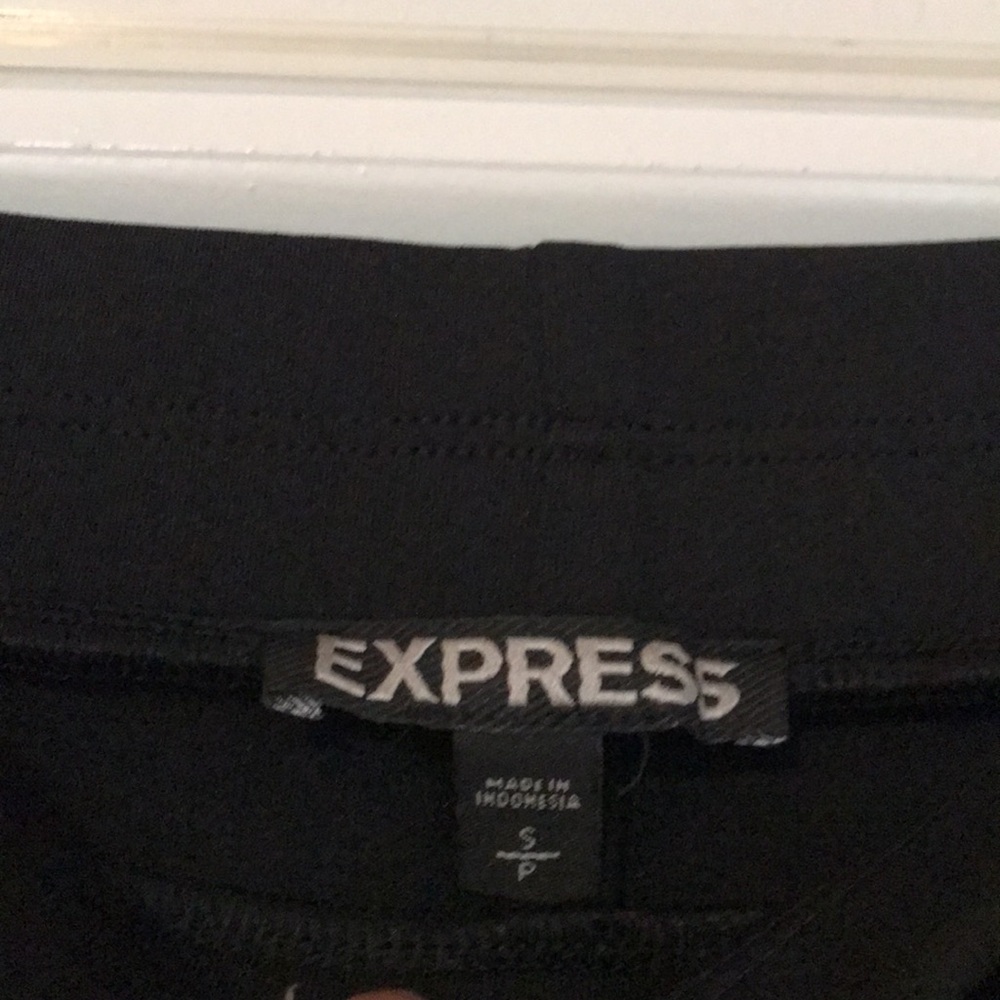 Express Shorts - Picture 2 of 5